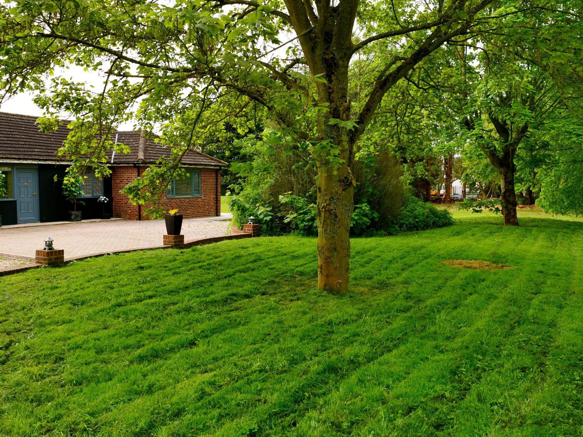 Deluxe 4 Or 5 Bed House With Hot Tub, Cinema Room Sleeps 15 Saffron Walden Kültér fotó