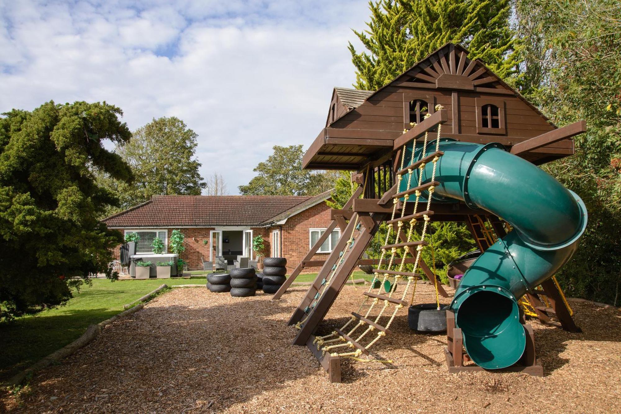 Deluxe 4 Or 5 Bed House With Hot Tub, Cinema Room Sleeps 15 Saffron Walden Kültér fotó