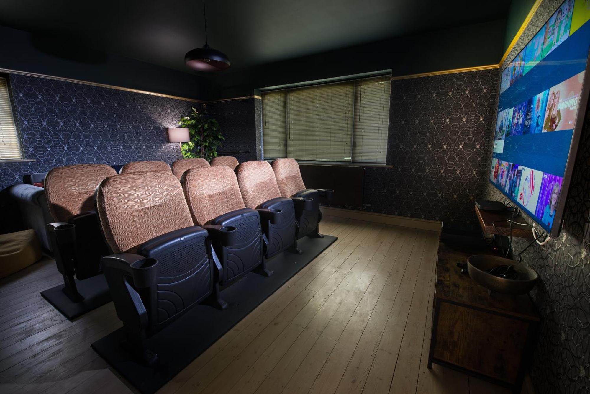 Deluxe 4 Or 5 Bed House With Hot Tub, Cinema Room Sleeps 15 Saffron Walden Kültér fotó