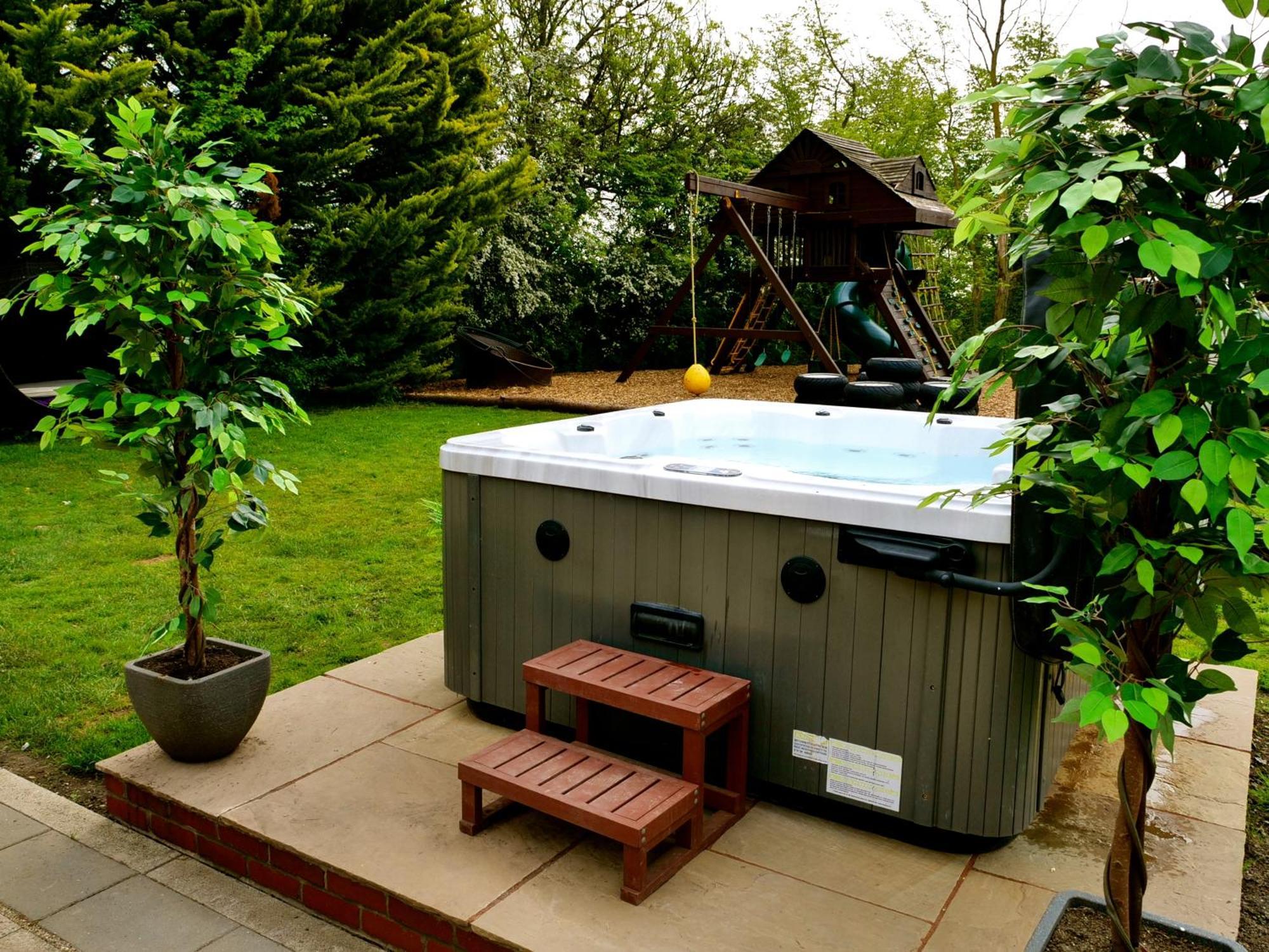 Deluxe 4 Or 5 Bed House With Hot Tub, Cinema Room Sleeps 15 Saffron Walden Kültér fotó