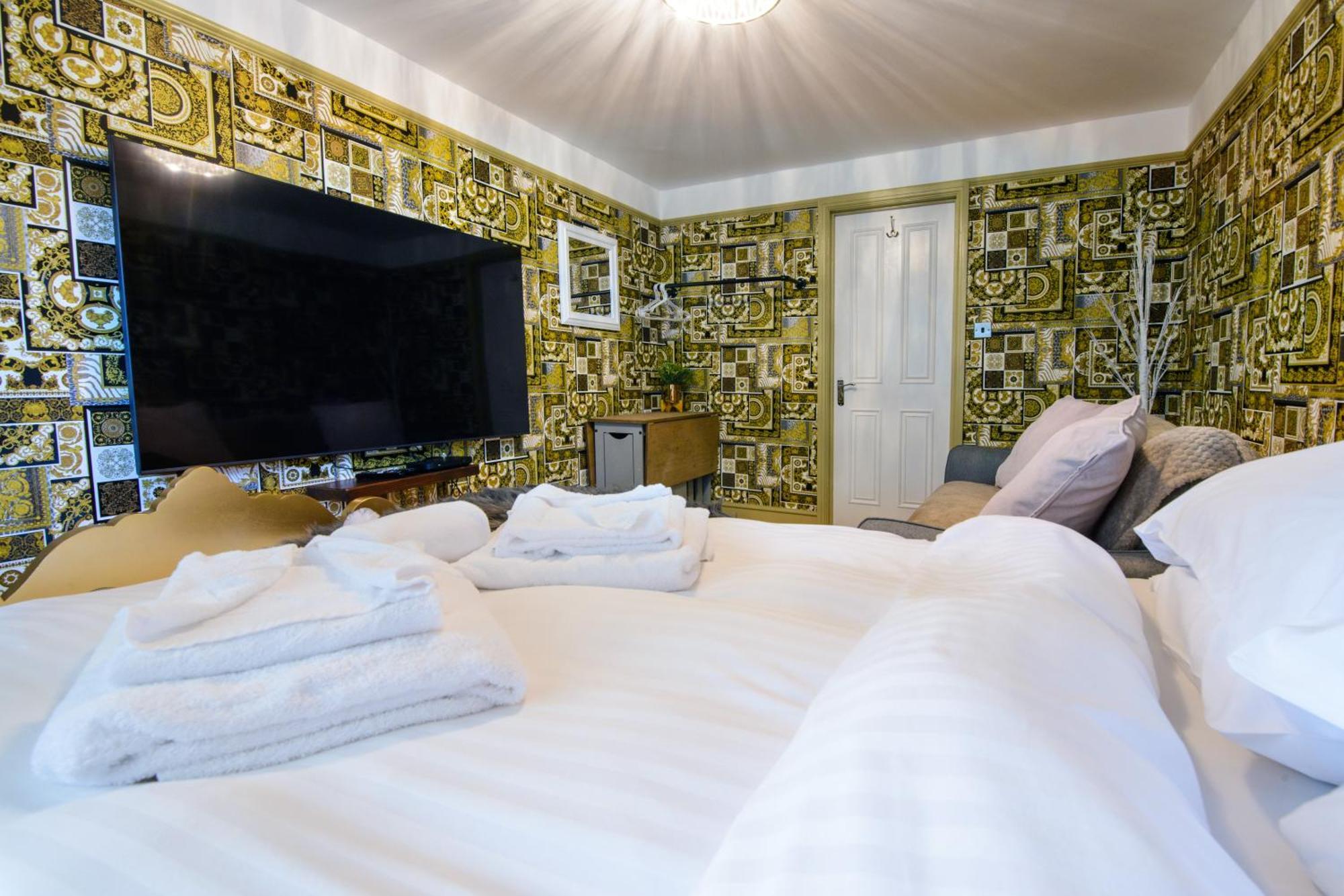 Deluxe 4 Or 5 Bed House With Hot Tub, Cinema Room Sleeps 15 Saffron Walden Kültér fotó