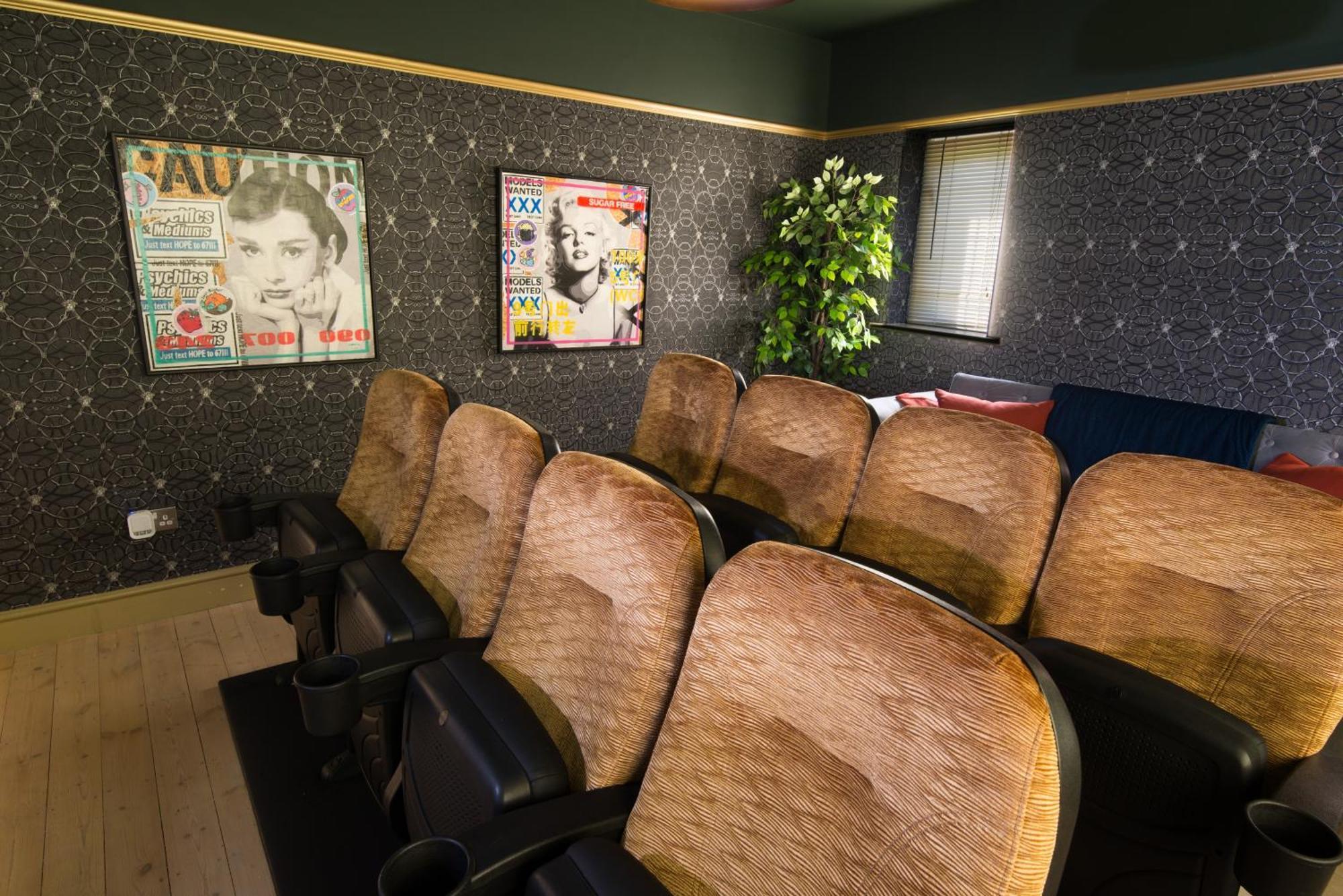 Deluxe 4 Or 5 Bed House With Hot Tub, Cinema Room Sleeps 15 Saffron Walden Kültér fotó